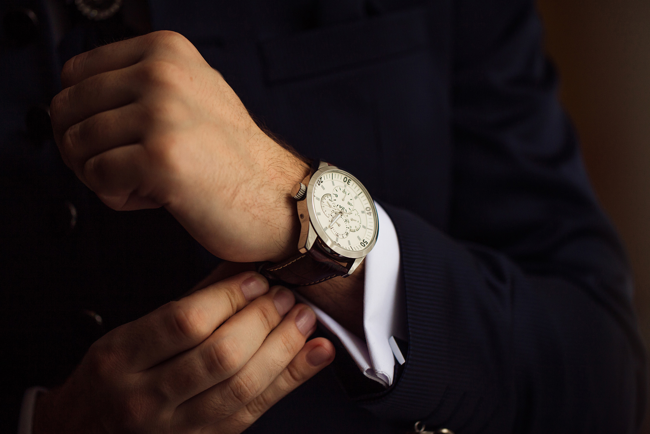 Business watches. Дорогие часы на руке. Дорогие наручные часы. Часы ручные на руке. Жкская рука с часами.