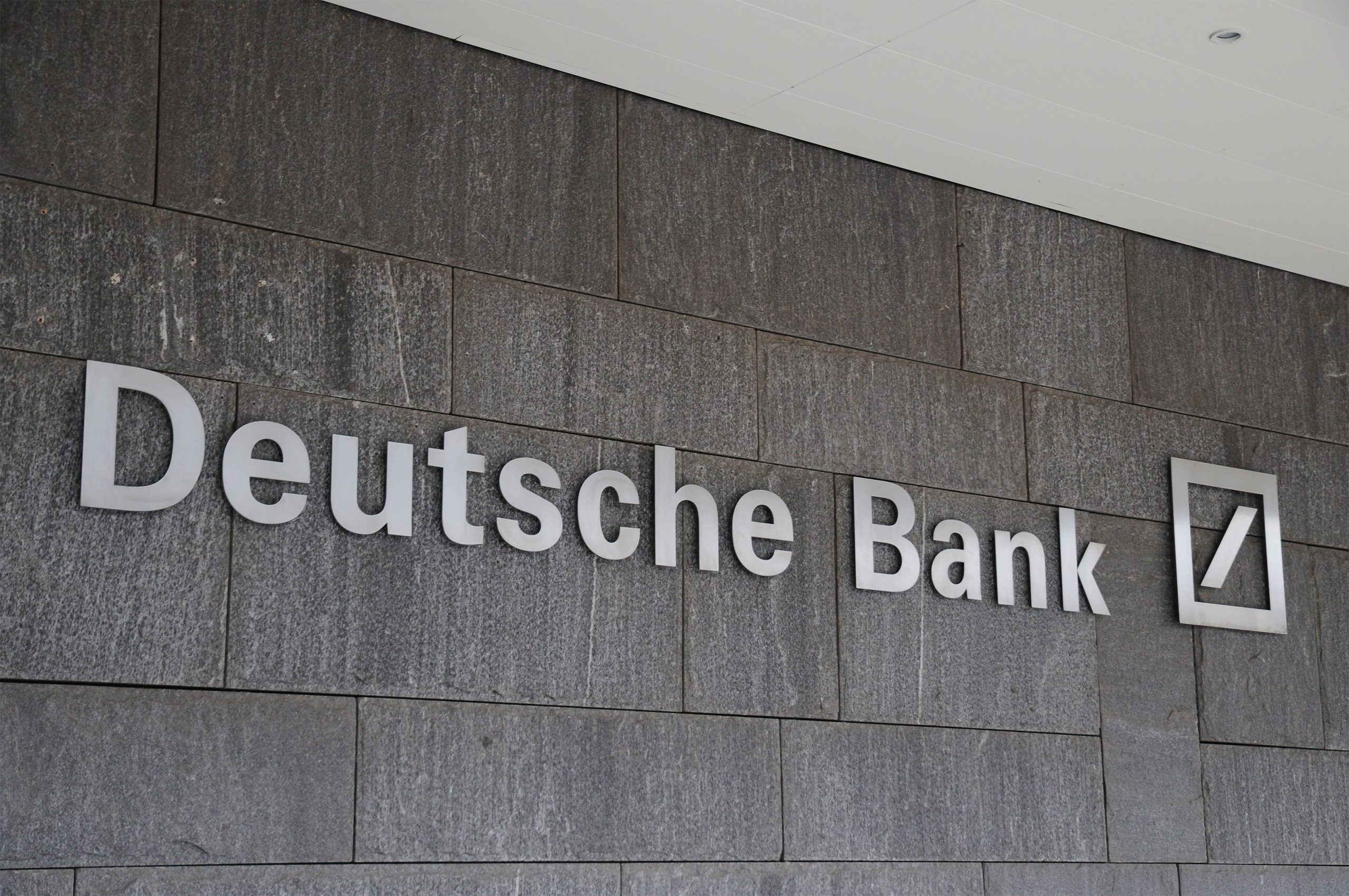 Deutsche Bank targets €200 bln of sustainable investment ...